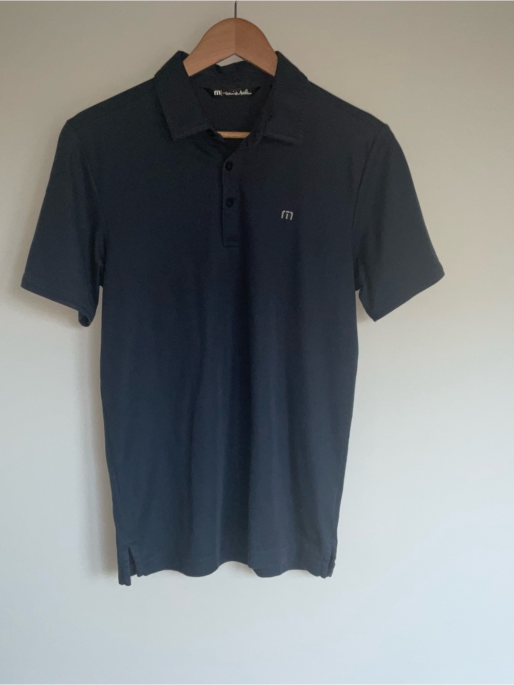 Travis Mathew Men's Polo in Navy & Size Mens Small